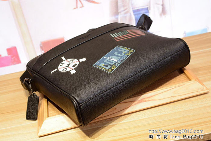 COACH蔻馳 專櫃最新款 C家26077 長方形潮流男士單肩 徽章印花斜挎包 專櫃今年主打款  Chz1285